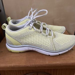 NWOT Vionic Running shoes